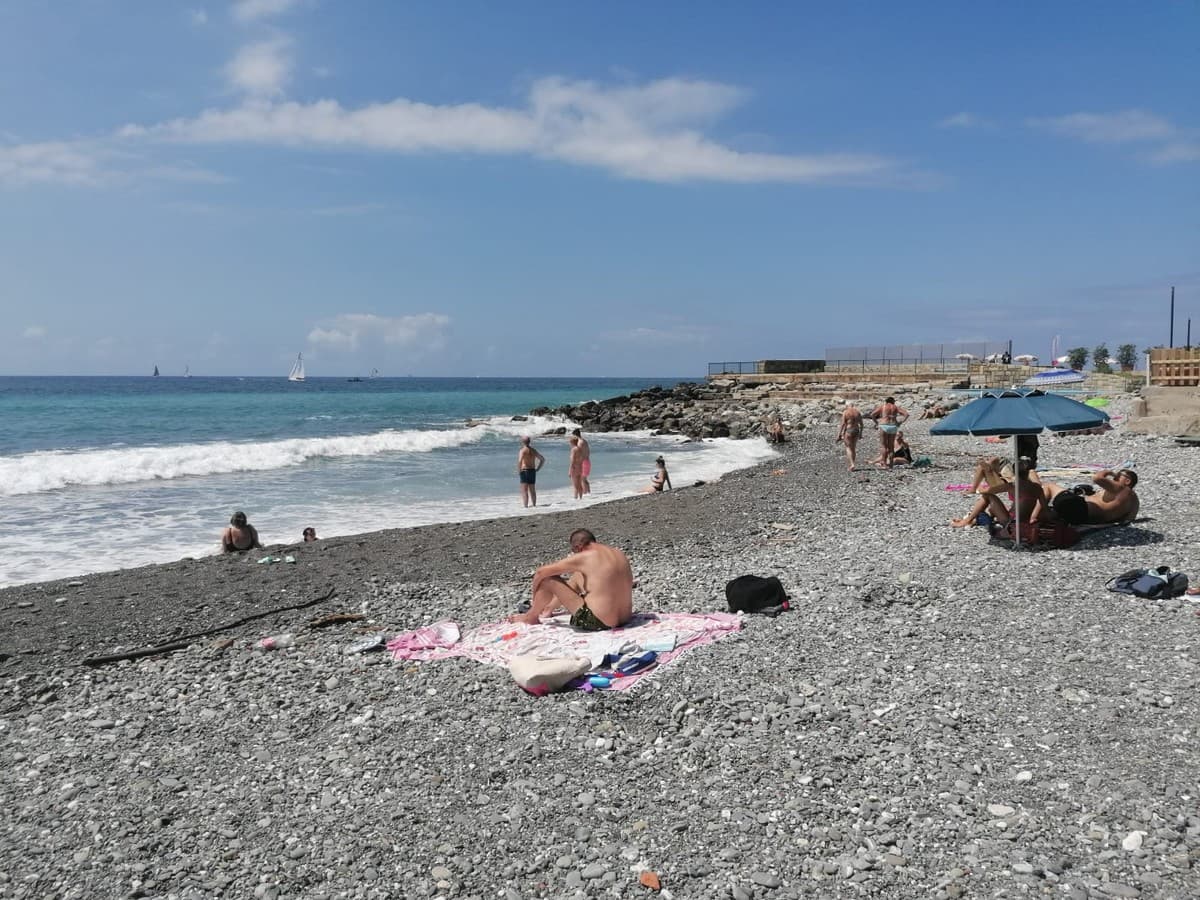 Litiga con la fidanzata e si tuffa in mare, uomo scomparso sulla spiaggia di Capo Marina
