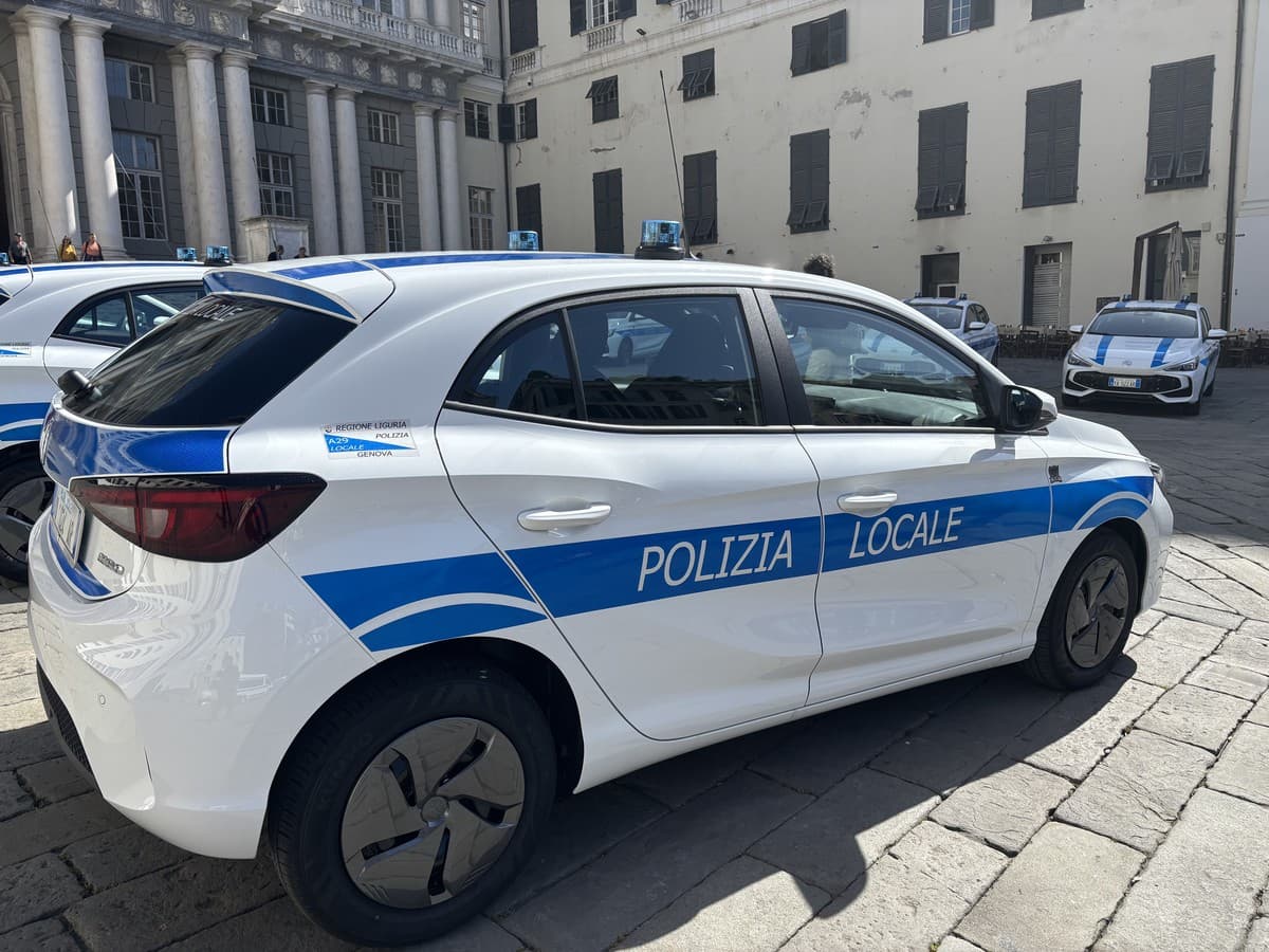 Polizia locale, controlli estivi tra centro storico, movida e spiagge: oltre 2.500 persone identificate