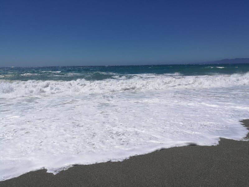 Apre una nuova spiaggia libera in Corso Italia: accordo tra Comune ed Esercito per l'estate 2026
