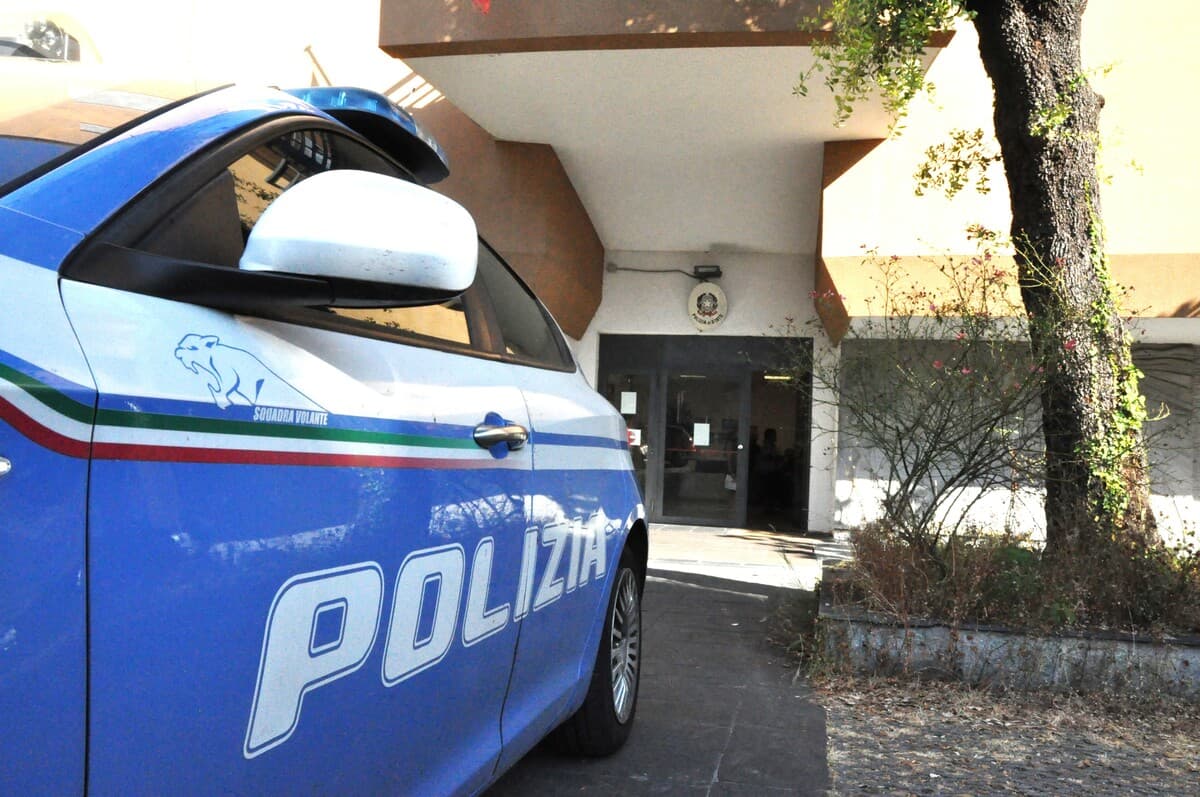 Finti carabinieri e finti ispettori prosciugavano i risparmi degli anziani: incastrati dalla Polizia due truffatori seriali 