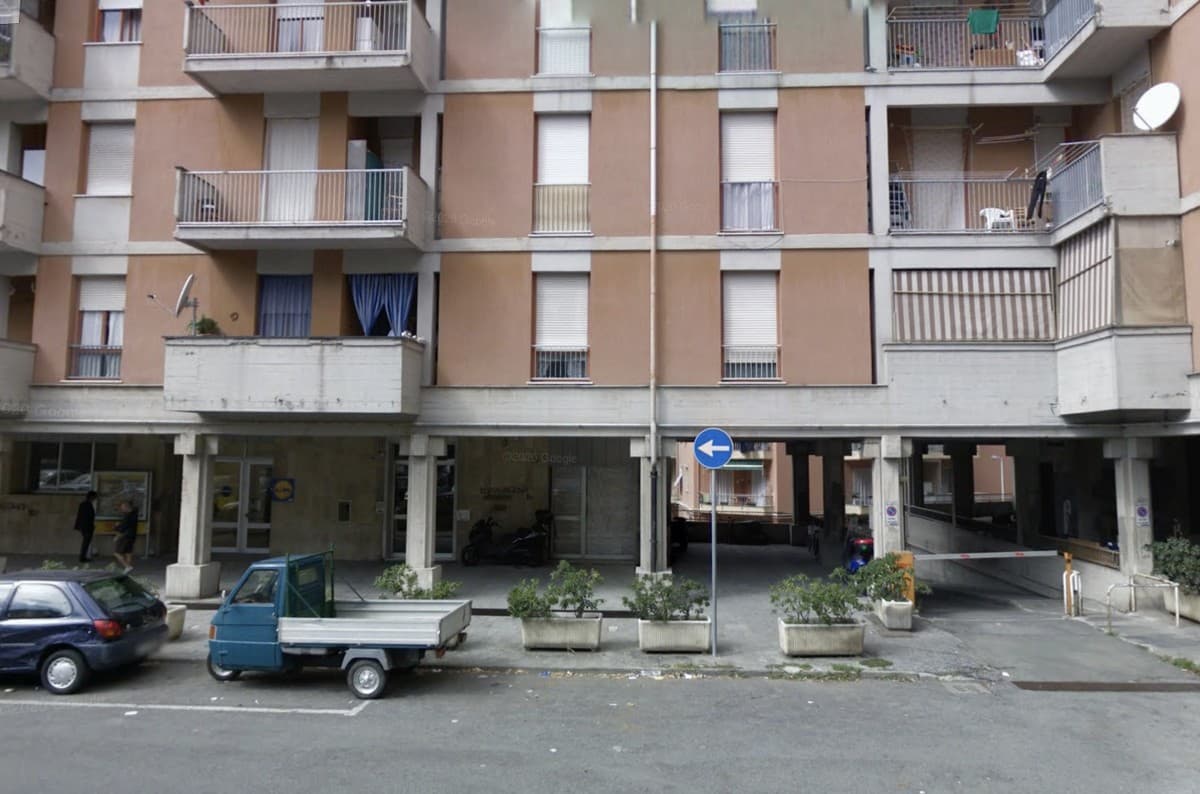 Sestri Ponente, nessuna chiusura (per il momento) del supermercato in piazza Di Vittorio