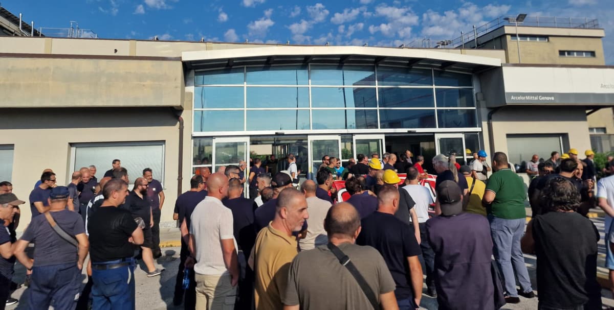 Ex Ilva, la Rsu di Genova: “A settembre stato di agitazione. Servono risposte sul futuro del ciclo siderurgico”