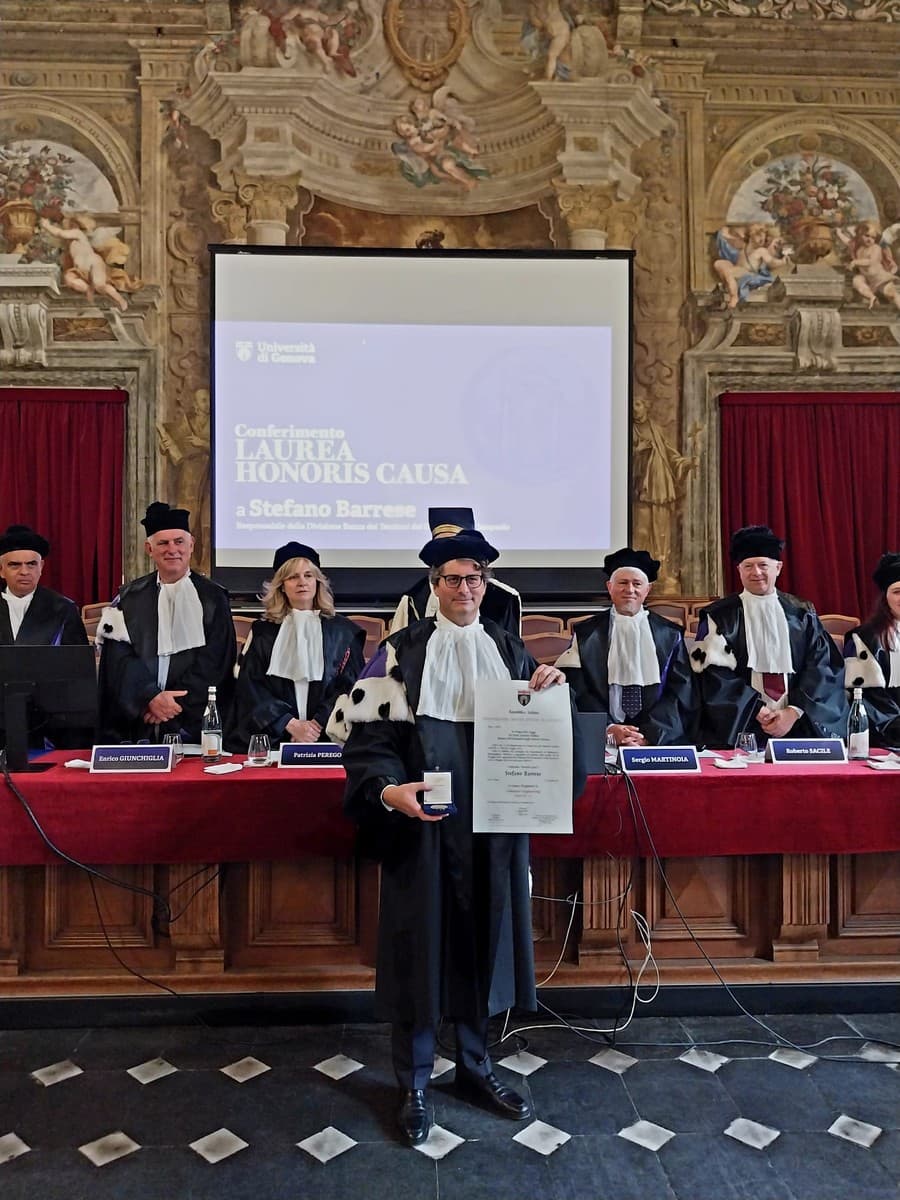 Laurea honoris causa a Stefano Barrese, da UniGe un messaggio sull’IA: “La tecnologia deve potenziare la dimensione umana”
