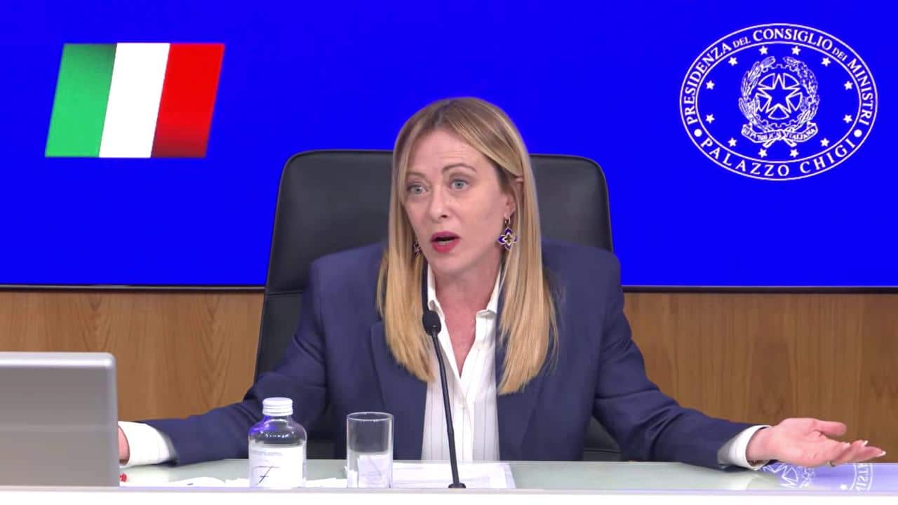 Più Libri Più Liberi, scontro sulle nuove regole: Meloni denuncia:  patentino antifascista è censura