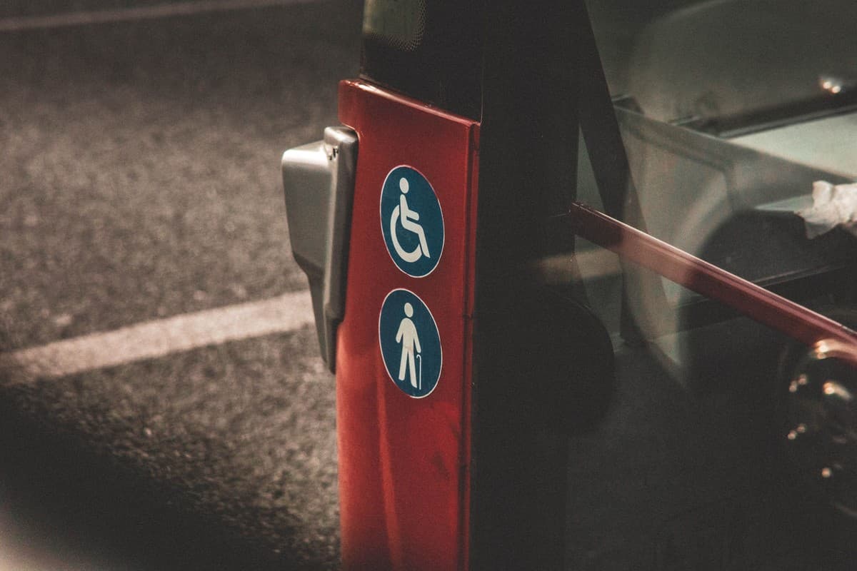 Trasporto pubblico gratuito per le persone con disabilità, la battaglia solitaria di Luigi Priano 