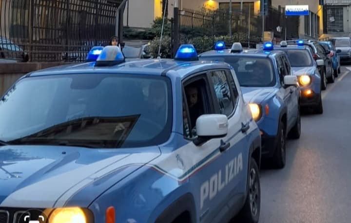 Controlli straordinari della Polizia a San Fruttuoso: 40 persone identificate