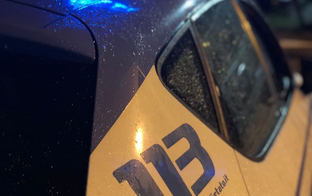Il colpo al bar finisce ripreso in diretta, ladri incastrati dall'allarme sullo smartphone del titolare