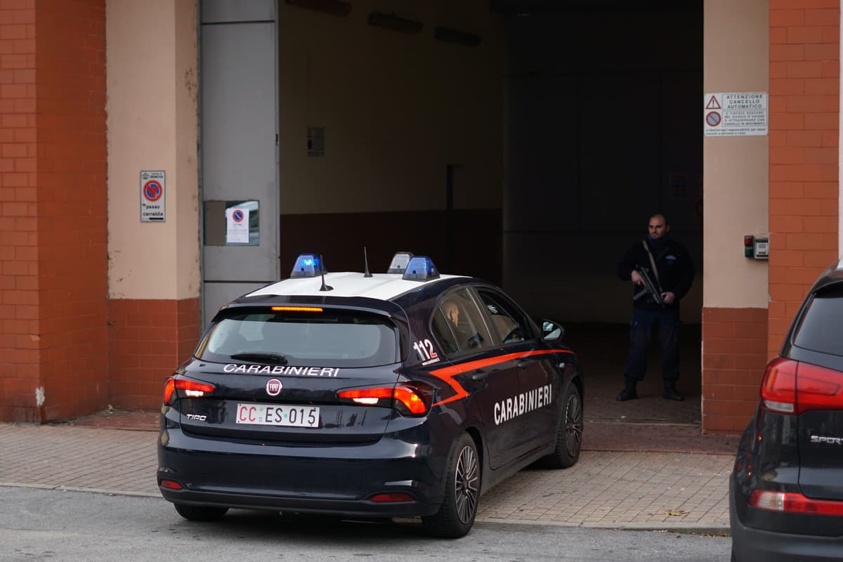 Rapallo, ruba lo zaino a una 65enne sul treno e tenta la fuga: bloccato dai passanti e arrestato