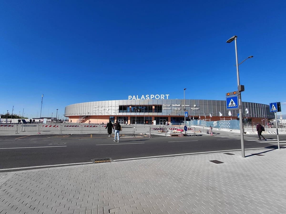 Caos parcheggi alla Foce, la Giunta chiarisce: "Nessuna tassa sulle moto e modifiche in vista per il Waterfront"