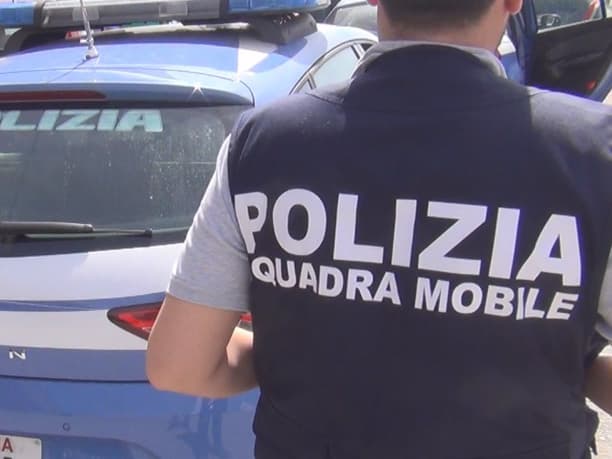 Banda dello skimming tra Stati Uniti ed Europa, arrestati tre fratelli: uno si nascondeva in un’intercapedine