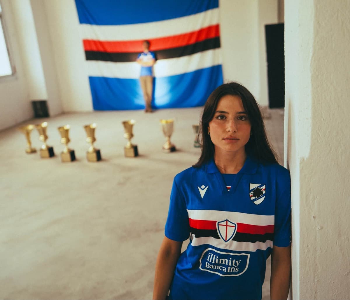 Sampdoria, svelata la nuova maglia Home 2026/2027: un omaggio agli 80 anni del club