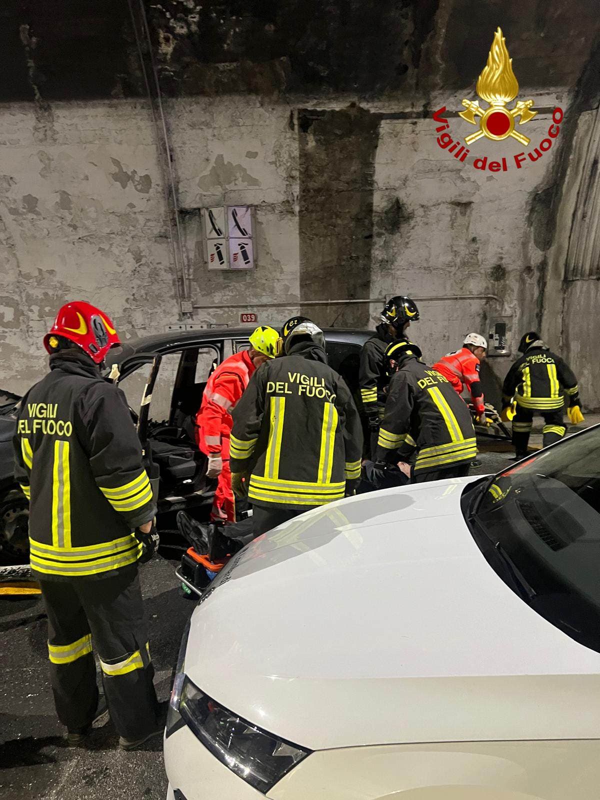 A7, incidente simulato in galleria: maxiesercitazione notturna dei Vigili del Fuoco, Polizia Stradale, 118 e personale di GSA e Autostrade