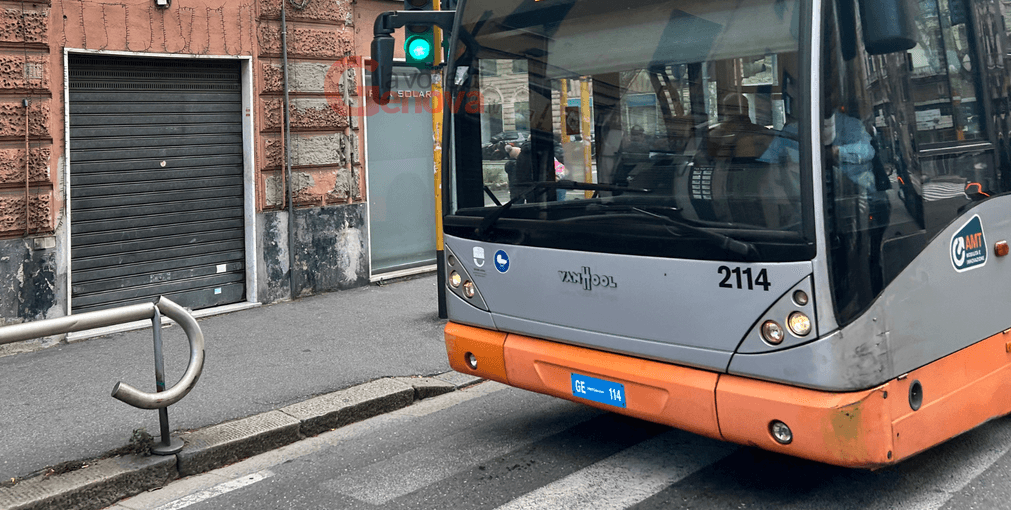 Due euro per un 'carro bestiame', l'odissea di chi viaggia sui bus Amt