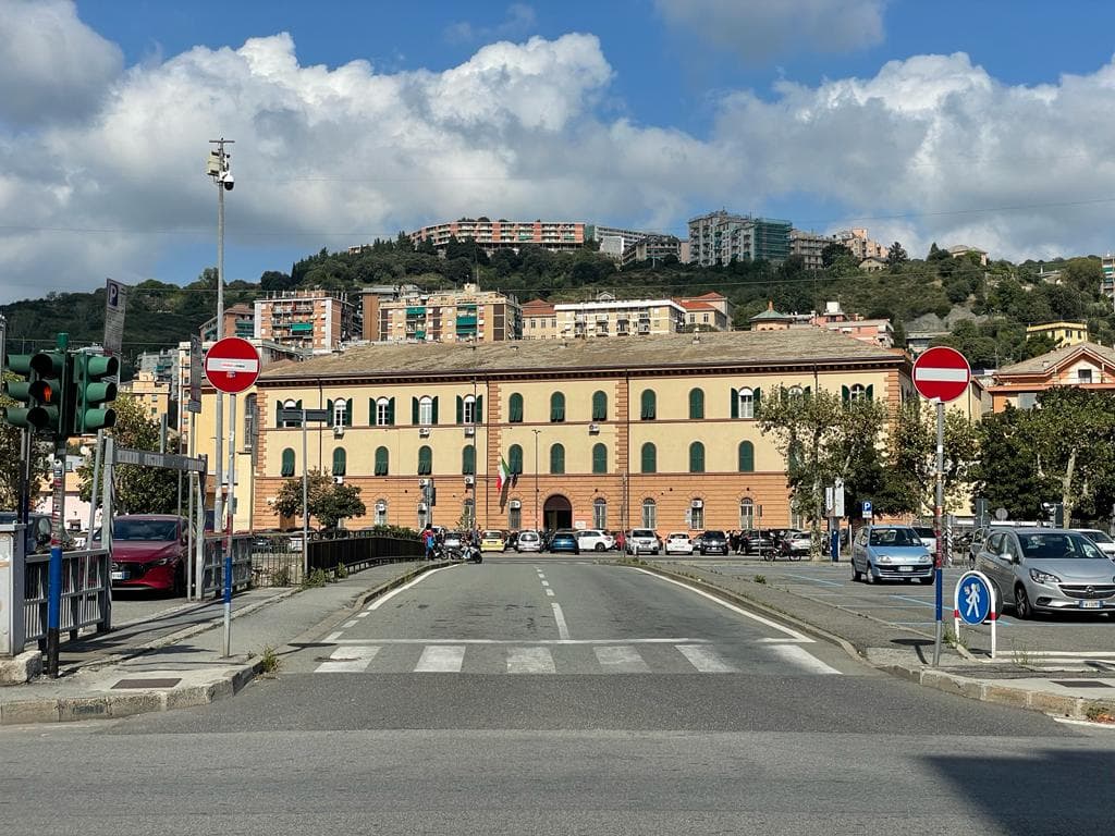 Marassi, ancora violenza nel carcere: agente aggredito da un detenuto armato