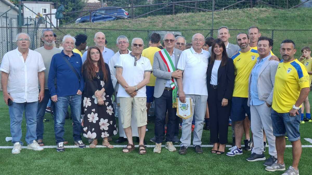 Campo Ligure, inaugurato il nuovo campo sportivo: pronti il manto in erba sintetica e l'illuminazione