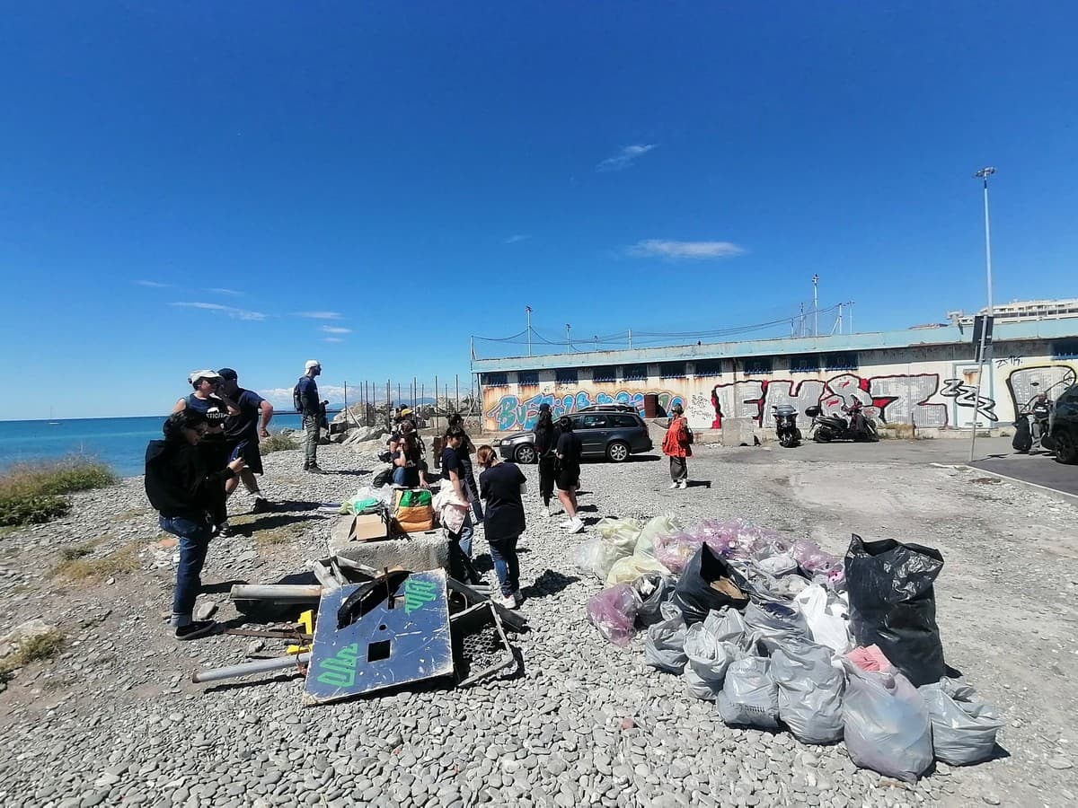 Plastic Free riparte dalla spiaggia della Foce: il 19 settembre il primo clean up della nuova stagione