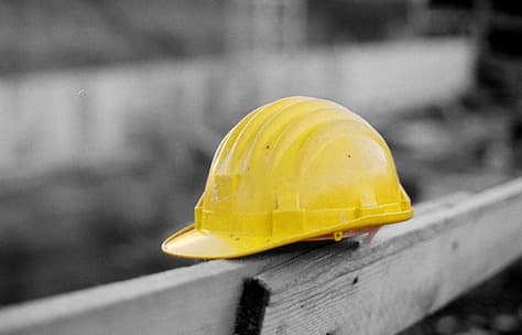 Moneglia, travolto da un crollo nel cantiere: operaio di 64 anni ancora in prognosi riservata