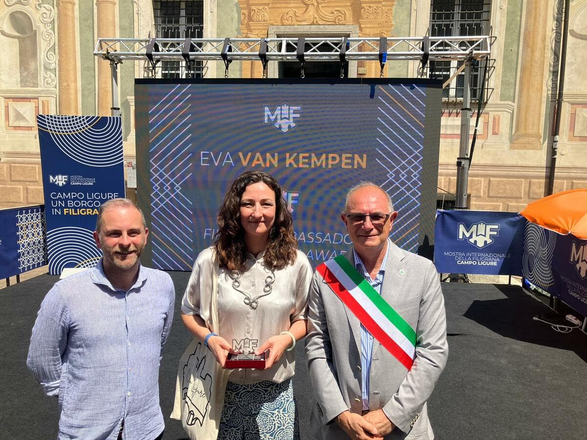 Campo Ligure, la Mostra della Filigrana chiude in grande stile: a Eva Van Kempen il premio di "Ambasciatrice nel Mondo"
