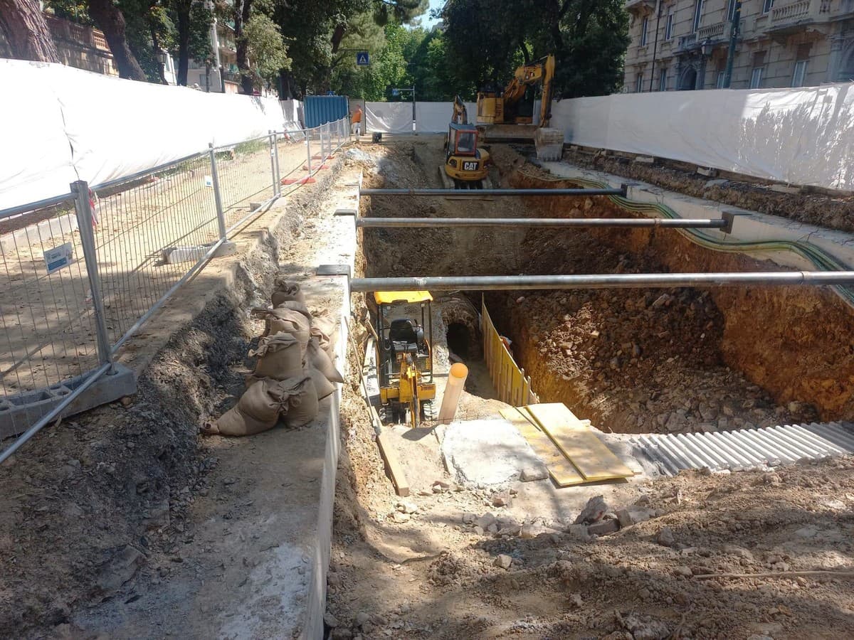 Voragine in via Corsica, lavori verso la conclusione: riapertura prevista entro i primi dieci giorni di luglio